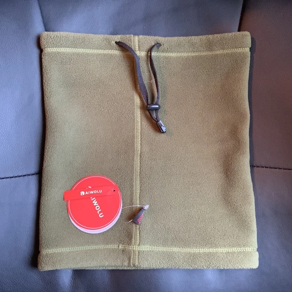 Aiwolu Unisex Neck Gaiter in Green